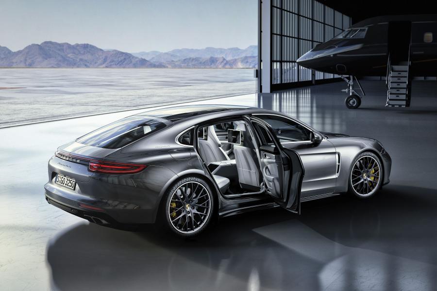  Porsche Panamera Turbo Executive 2016 года  (фото 10 из 13)